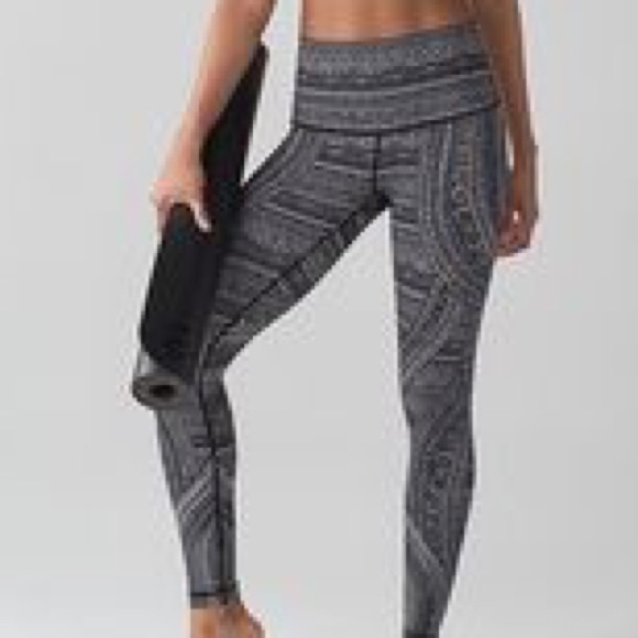 Lululemon black and white leggings - Picture 2 of 5